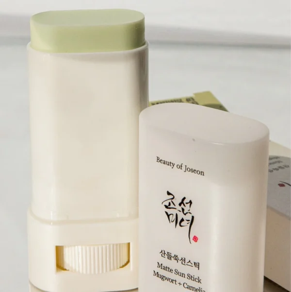 "Découvrez le BEAUTY OF JOSEON Matte Sun Stick au meilleur prix au Maroc. Protège et matifie la peau avec SPF élevé. Achetez-le maintenant!"